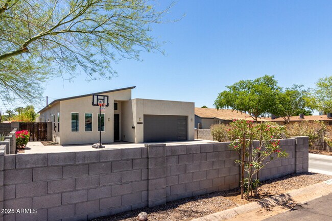 1005 E Weldon Ave in Phoenix, AZ - Foto de edificio - Building Photo
