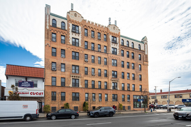 Granada Towers in Long Beach, NY - Foto de edificio - Building Photo