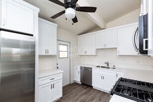 1405 Bush St in Oceanside, CA - Building Photo