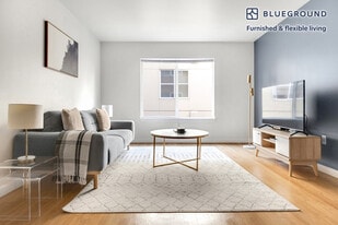 938 110th Ave NE in Bellevue, WA - Building Photo