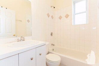 2112 N Campbell Ave, Unit 1 in Chicago, IL - Building Photo - Building Photo