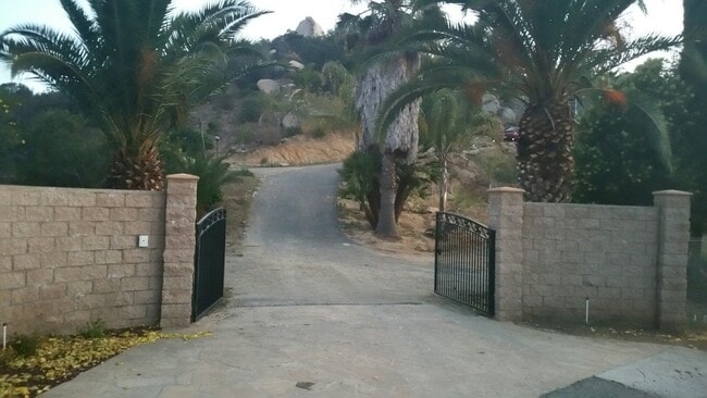 2761 Joan Ln in Fallbrook, CA - Building Photo - Building Photo