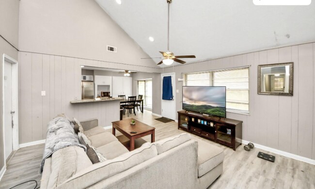 318 Elm St in Prairie View, TX - Building Photo - Building Photo