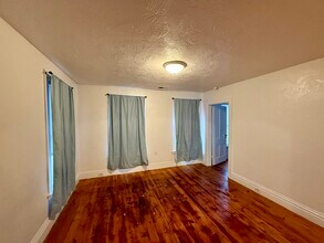 1413 N 11th St, Unit A in Sheboygan, WI - Foto de edificio - Building Photo