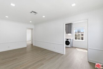 8613 W Olympic Blvd in Los Angeles, CA - Building Photo - Building Photo