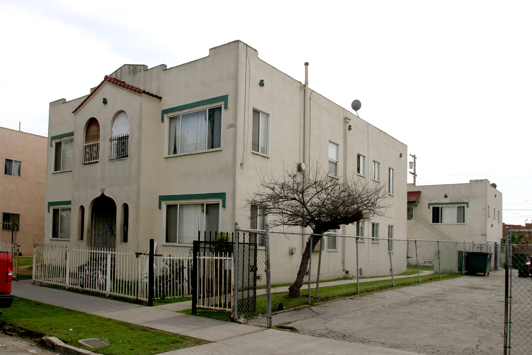 1224 E 17TH ST in Long Beach, CA - Foto de edificio