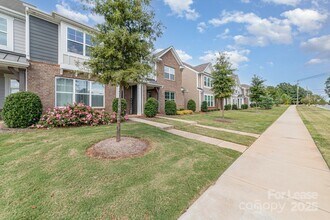 4990 David Cox Rd in Charlotte, NC - Building Photo - Building Photo