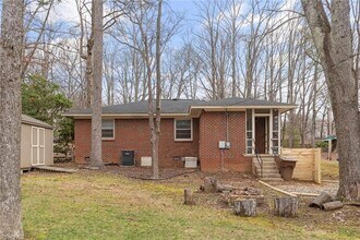 2801 Wynnewood Dr in Greensboro, NC - Building Photo - Building Photo