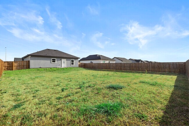 1809 Unity Dr in Mercedes, TX - Foto de edificio - Building Photo