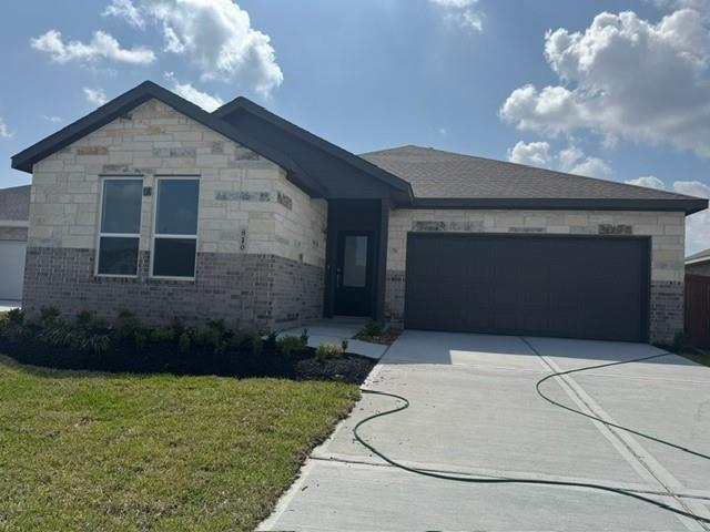 810 Heaven Dr in Beasley, TX - Building Photo