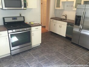 108 Hyde Park Ave, Unit 2 in Boston, MA - Building Photo - Building Photo