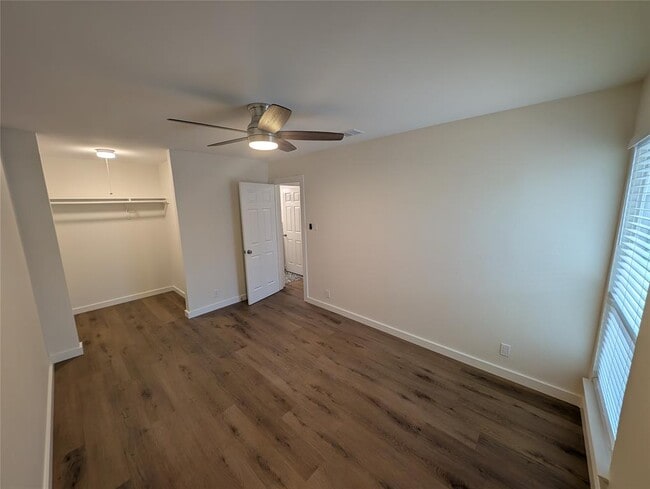 property at 2905 Parker Ln