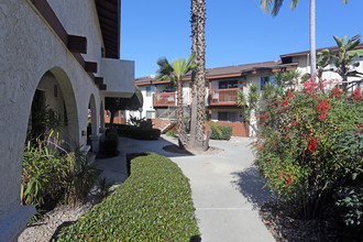 Park Wilshire Apartments in Anaheim, CA - Building Photo - Building Photo