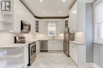 34 Jesmond Ave in Toronto, ON - Building Photo - Building Photo