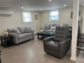 321 W Walnut St in Long Beach, NY - Building Photo - Building Photo