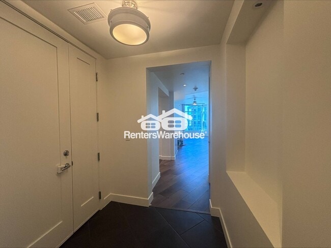 120 E Rio Salado Pkwy, Unit 401 in Tempe, AZ - Foto de edificio - Building Photo