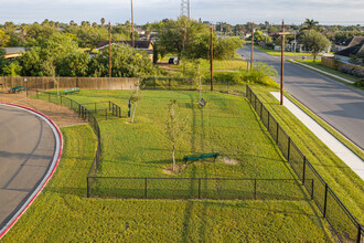 Midtown Weslaco Apartments in Weslaco, TX - Building Photo - Building Photo