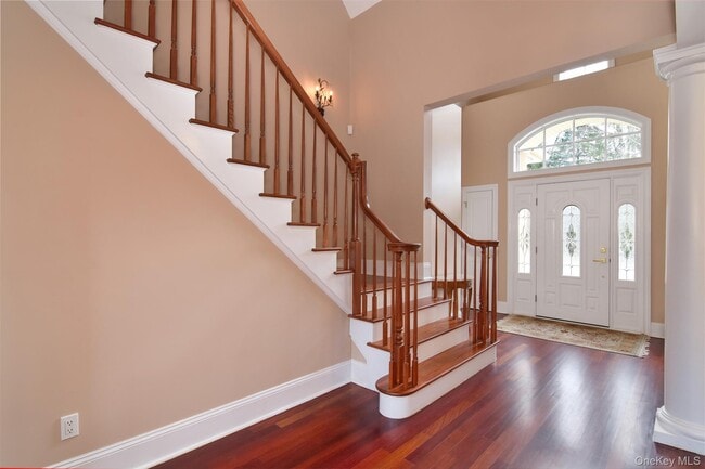 9 Stony Gate Oval in New Rochelle, NY - Building Photo - Building Photo