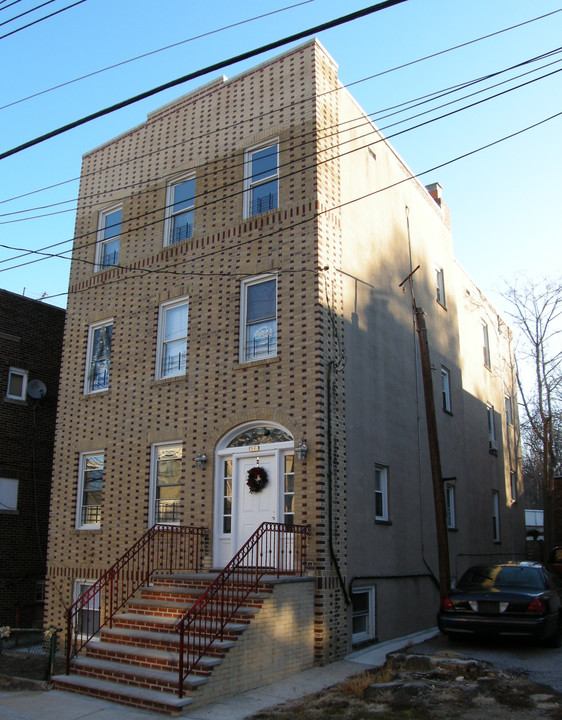 128 Park Hill Ave in Yonkers, NY - Building Photo