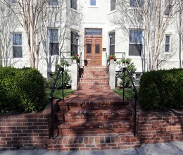 Maison à Dupont Apartments in Washington, DC - Building Photo - Building Photo