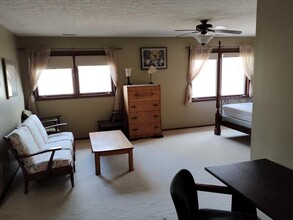 1545 S Stone Dr, Unit stone Drive in Bloomington, IN - Building Photo - Building Photo