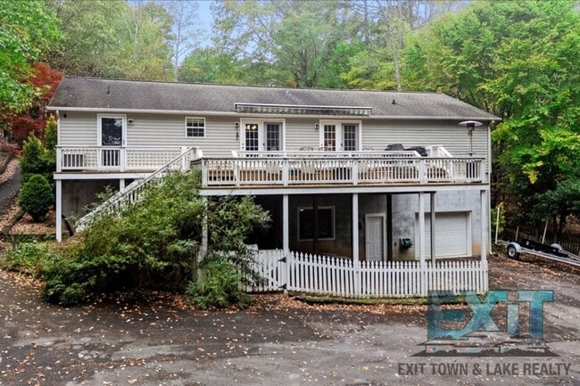 220 Brookstone Dr in La Crosse, VA - Building Photo - Building Photo