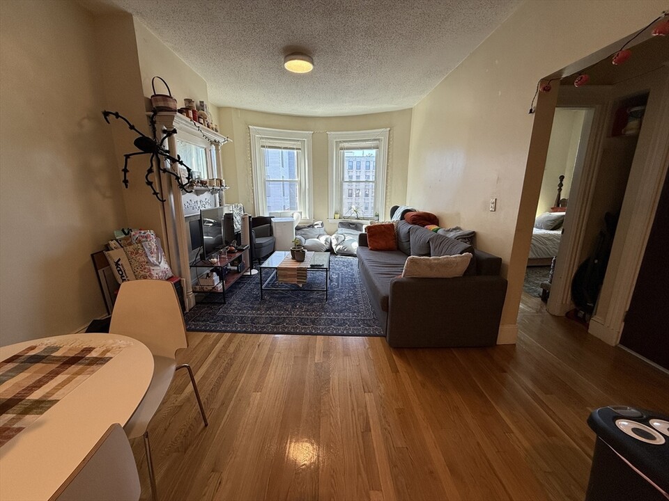 22 S Huntington Ave in Boston, MA - Building Photo