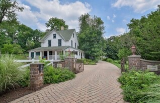 6N201 Denker Rd, Unit Farm House in St. Charles, IL - Building Photo