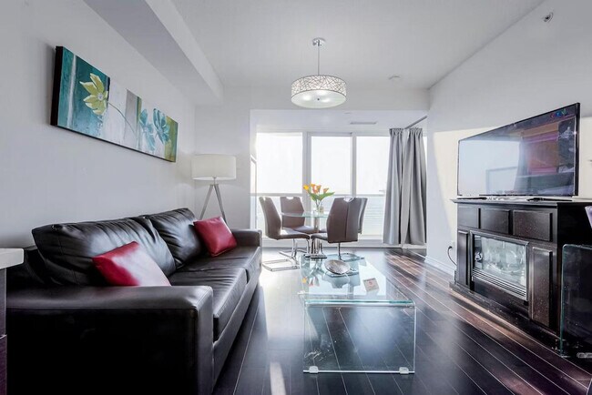 386 Yonge St in Toronto, ON - Building Photo - Building Photo