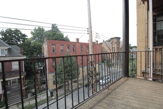 405 Peebles St, Unit 3 in Pittsburgh, PA - Foto de edificio - Building Photo