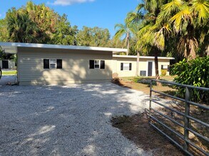 6150 61st St in Vero Beach, FL - Foto de edificio - Building Photo