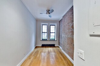 95 Perry St, Unit 1 in New York, NY - Foto de edificio - Building Photo