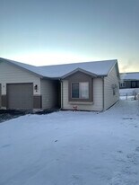 1351 E Oakland St in Rapid City, SD - Building Photo