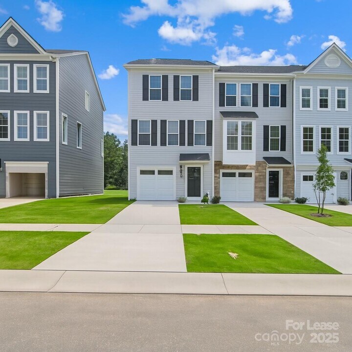 3322 Beeler Ln in Charlotte, NC - Building Photo