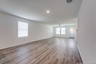10227 Devon Wheel St in San Antonio, TX - Building Photo - Building Photo
