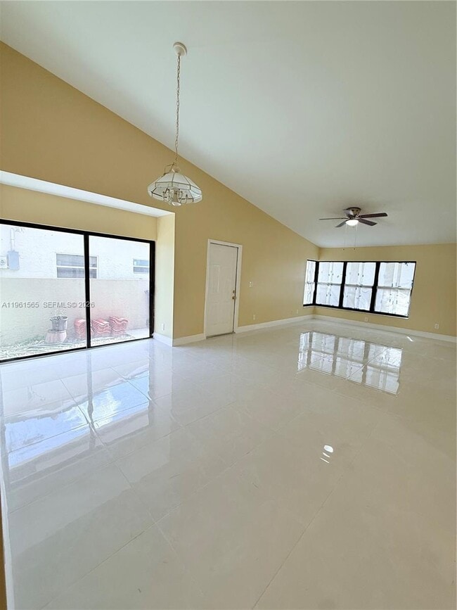 11061 NW 39th St in Coral Springs, FL - Building Photo - Building Photo