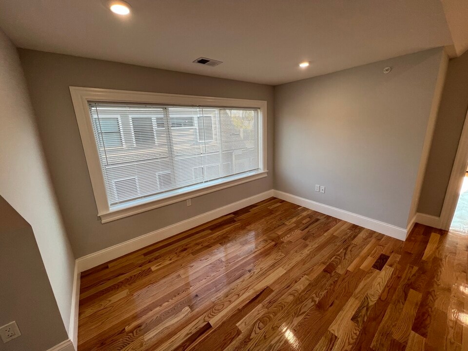 29 Alpine St, Unit 3 in Somerville, MA - Foto de edificio