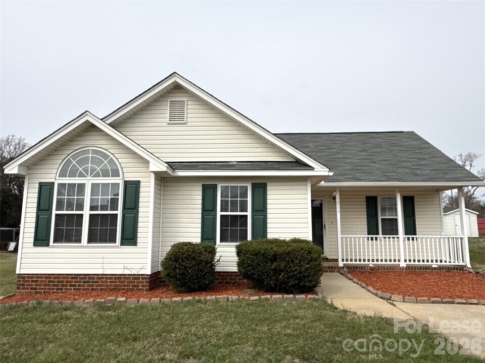 1511 Hudson Graham Ln in Charlotte, NC - Building Photo