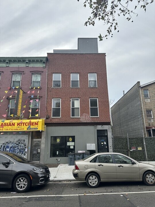 1070A DeKalb Ave in Brooklyn, NY - Building Photo