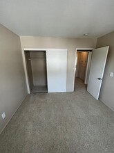 Sea Breeze Garden Apartments in Huntington Beach, CA - Building Photo - Building Photo