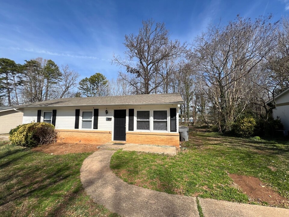 4322 Pebblebrook Dr in Charlotte, NC - Building Photo