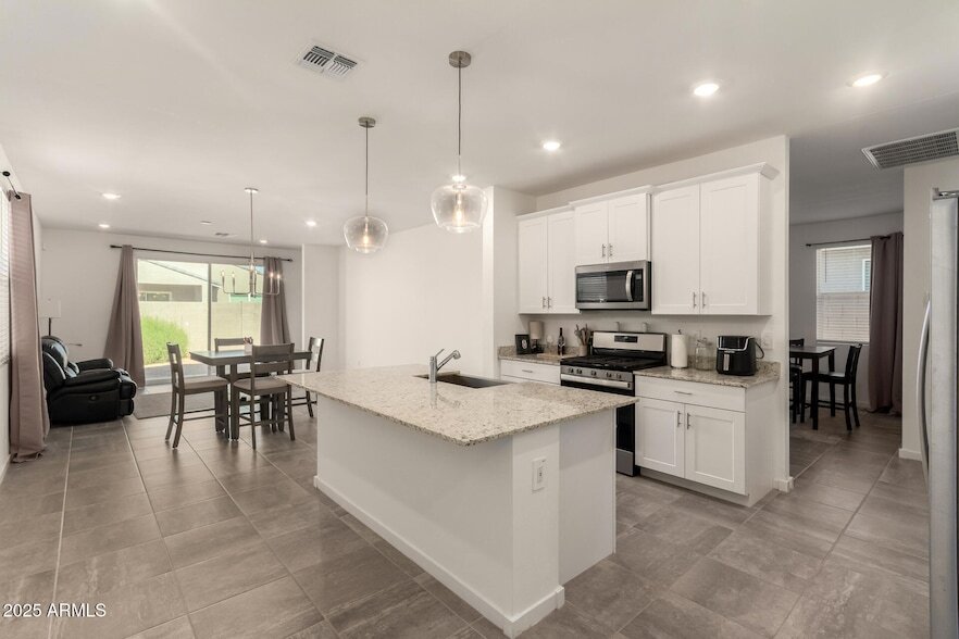 3022 Hayden Rose Ave in San Tan Valley, AZ - Foto de edificio