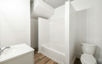 1361 E 45th St in Cleveland, OH - Building Photo - Building Photo