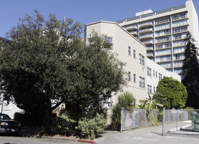 1568 Madison St in Oakland, CA - Foto de edificio - Building Photo