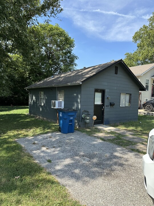 10039 Baron Dr in St. Louis, MO - Foto de edificio