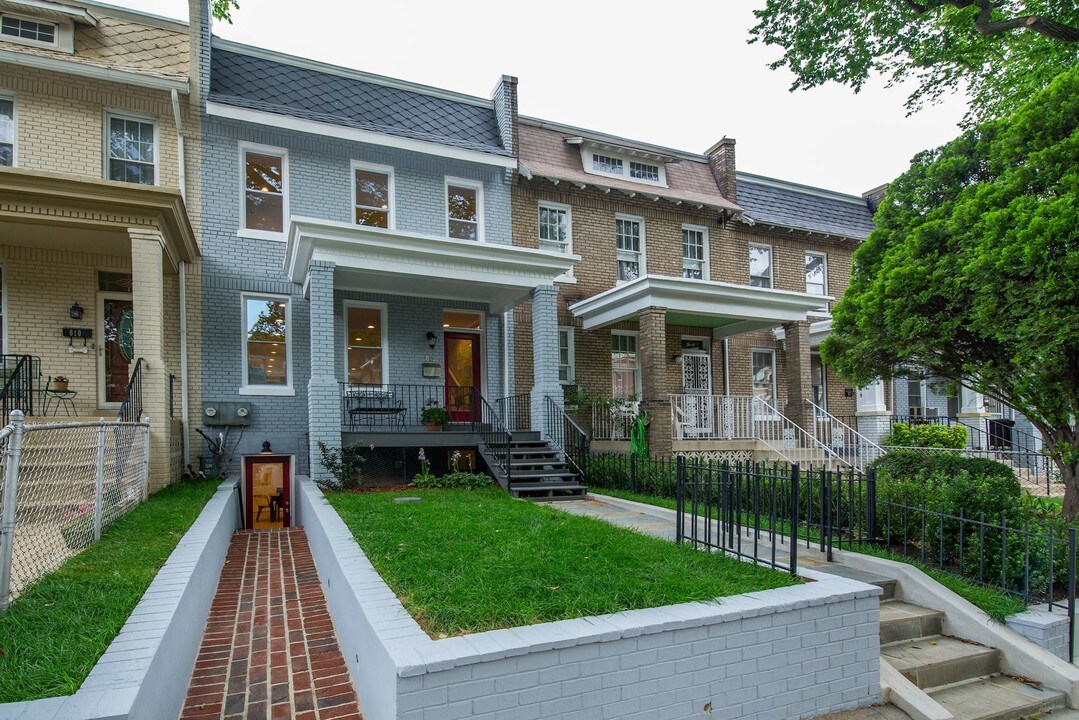 812 Kentucky Ave SE in Washington, DC - Building Photo