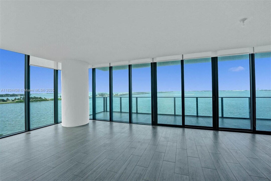 3131 NE 7th Ave, Unit 706 in Miami, FL - Building Photo