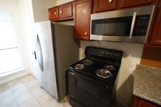 8531 Sands Point Dr in Houston, TX - Building Photo - Building Photo