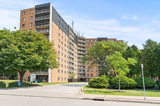 1330 Lauzon Rd in Windsor, ON - Building Photo - Building Photo