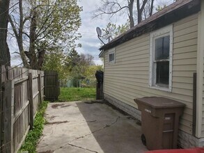 448 Cameron Ave in Pontiac, MI - Foto de edificio - Building Photo